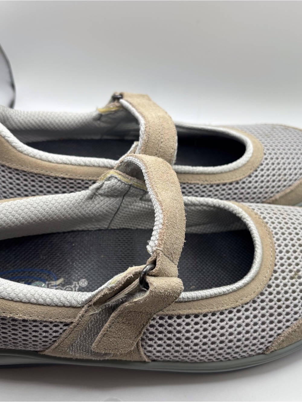 Women’s Suede-Trim Mesh Orthofeet Walking shoes SZ 7.5 B Medium Chattanooga